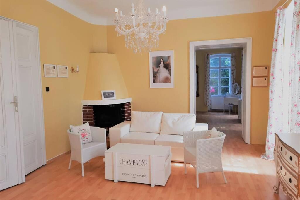 Sisi-Schloss Rudolfsvilla - Apt. Nene Und Die Abenteuerlichen Schwestern Reichenau Bagian luar foto